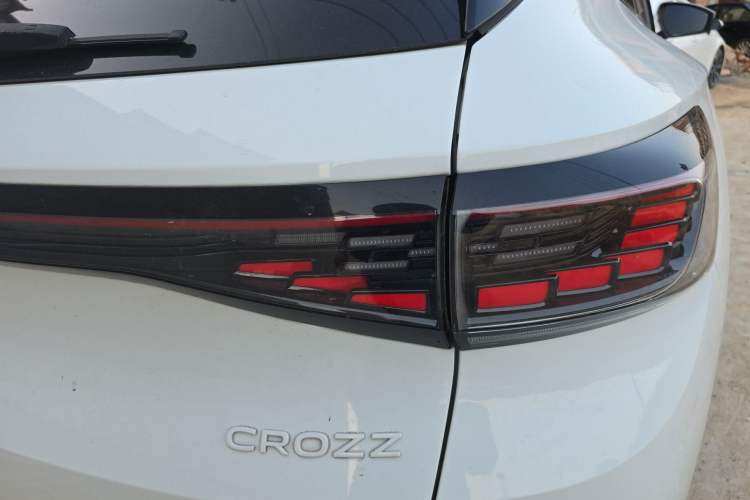 Used Volkswagen ID.4 CROZZ 2022 Standard Range PURE Edition Exterior 3
