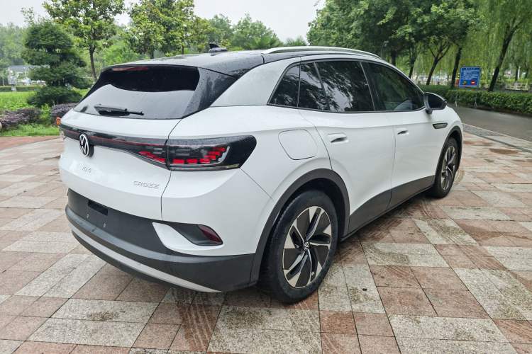 Used Volkswagen ID.4 CROZZ 2022 Standard Range PURE Edition Exterior 4