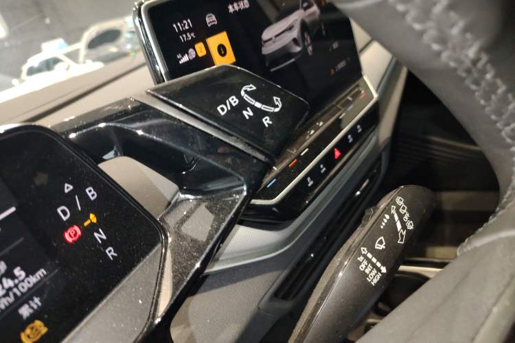 Used Volkswagen ID.4 CROZZ 2022 High-Performance PRIME Edition Gear Lever