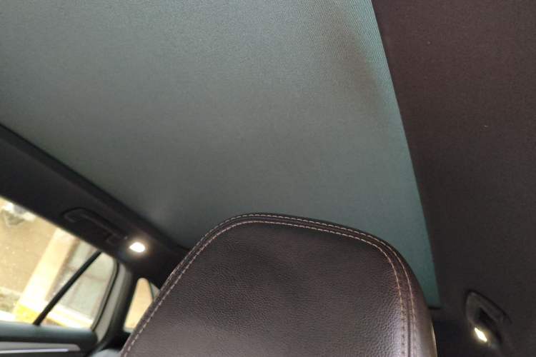Used Volkswagen ID.4 CROZZ 2022 Long-Range PURE+ Edition Headliner