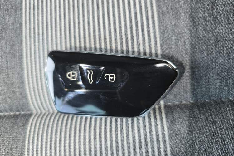 Used Volkswagen ID.4 CROZZ 2022 Standard Range PURE Edition Interior 1
