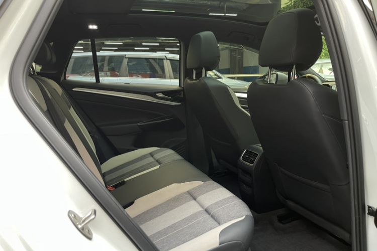 Used Volkswagen ID.4 CROZZ 2022 Long-Range PURE+ Edition Interior 2