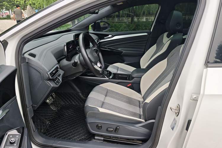 Used Volkswagen ID.4 CROZZ 2022 Standard Range PURE Edition Interior 2