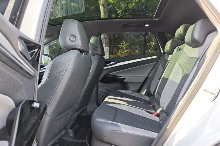 Used Volkswagen ID.4 CROZZ 2022 Long-Range PRO Edition Interior 2