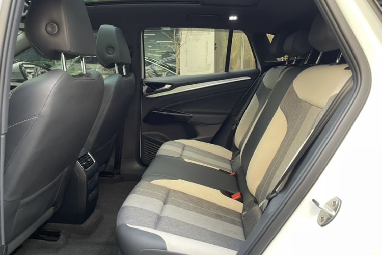 Used Volkswagen ID.4 CROZZ 2022 Long-Range PURE+ Edition Interior 3