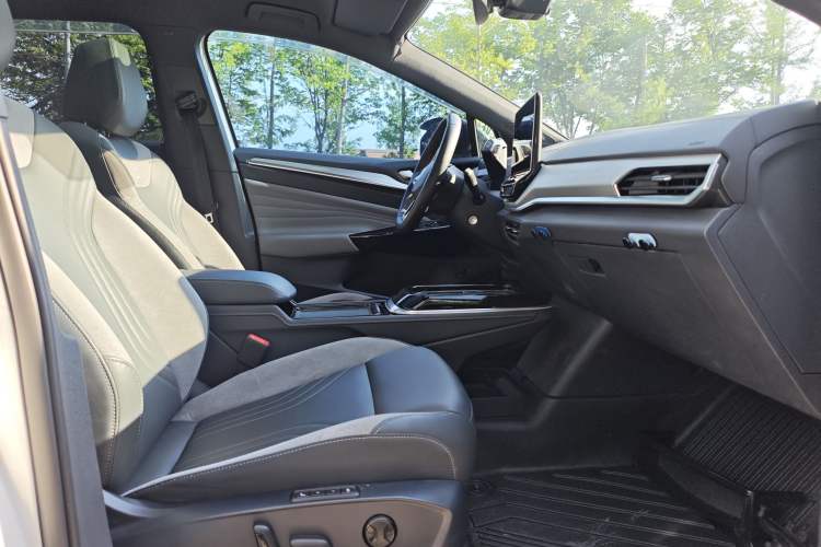 Used Volkswagen ID.4 CROZZ 2022 Long-Range PRO Edition Interior 3