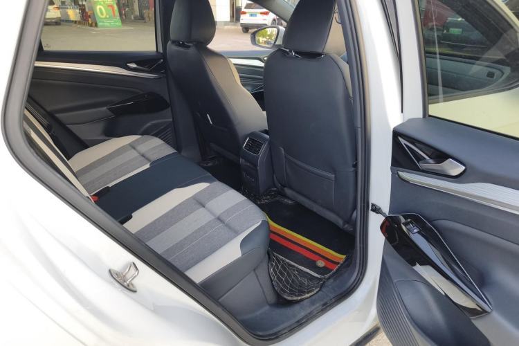 Used Volkswagen ID.4 CROZZ 2022 Long-Range PURE+ Edition Interior 5