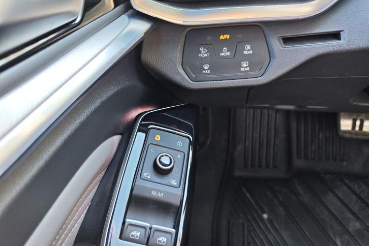 Used Volkswagen ID.4 CROZZ 2022 Long-Range PRO Edition Interior 7