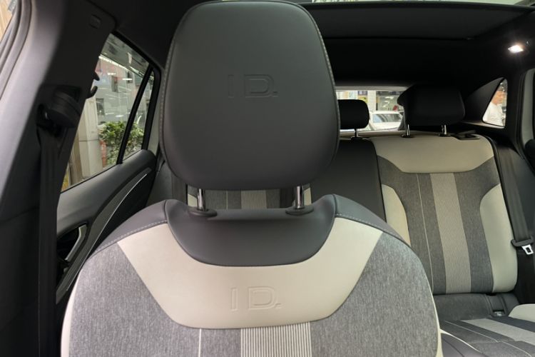 Used Volkswagen ID.4 CROZZ 2022 Long-Range PURE+ Edition Interior 9