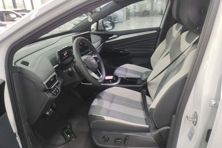 Used Volkswagen ID.4 CROZZ 2022 Long-Range PURE+ Edition Left Front Seat