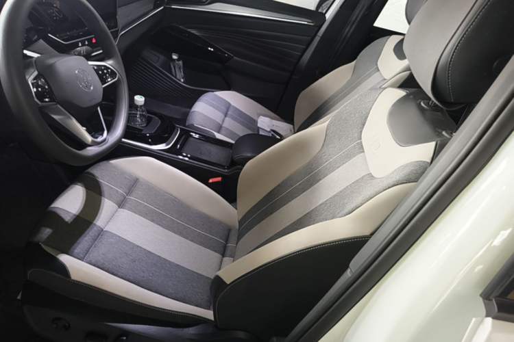 Used Volkswagen ID.4 CROZZ 2022 Long-Range PRO Edition Left Front Seat