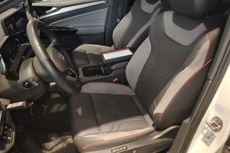 Used Volkswagen ID.4 CROZZ 2022 High-Performance PRIME Edition Left Front Seat