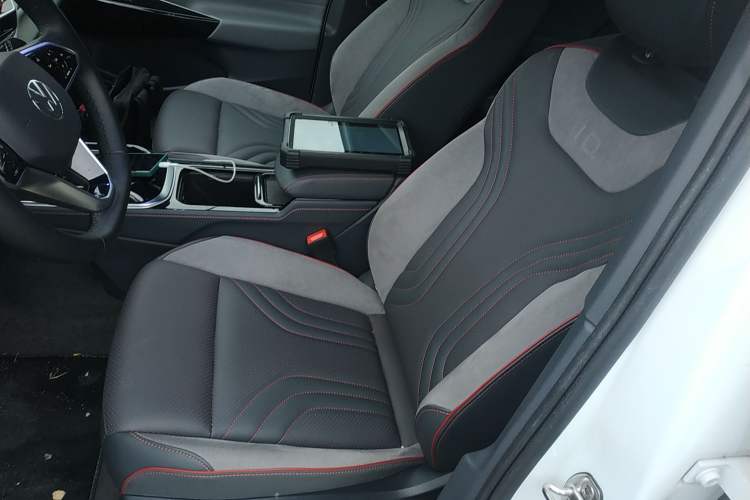 Used Volkswagen ID.4 CROZZ 2022 High-Performance PRIME Edition Left Front Seat