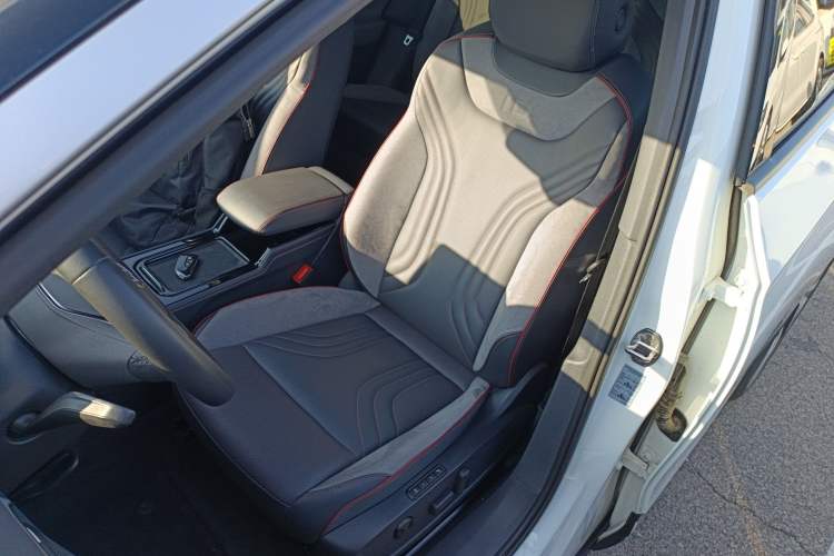 Used Volkswagen ID.4 CROZZ 2022 High-Performance PRIME Edition Left Front Seat