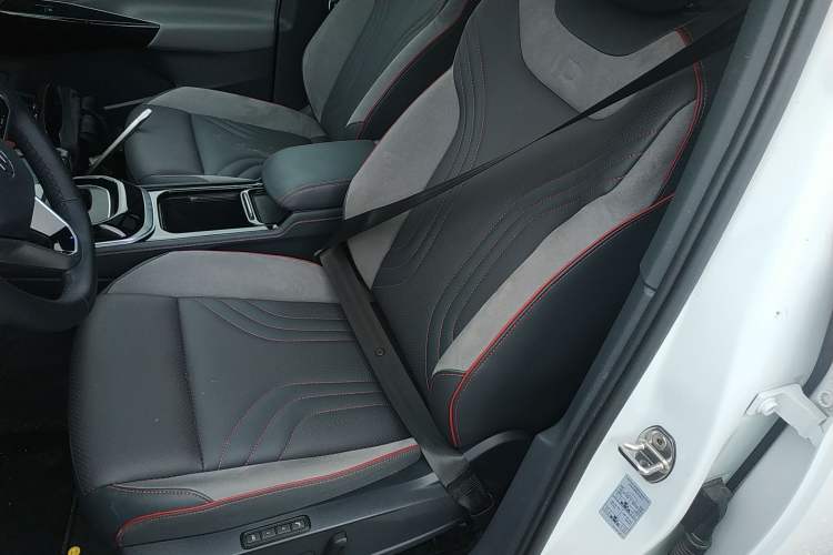 Used Volkswagen ID.4 CROZZ 2022 High-Performance PRIME Edition Left Front Seat