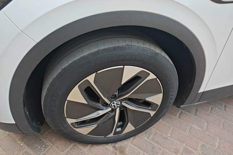 Used Volkswagen ID.4 CROZZ 2022 Standard Range PURE Edition Left Front Wheel Hub