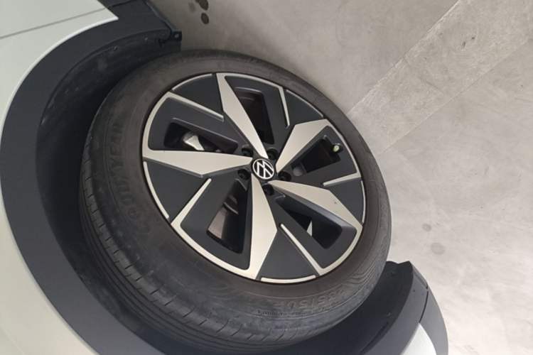 Used Volkswagen ID.4 CROZZ 2022 Long-Range Lite PRO Edition Left Front Wheel Hub