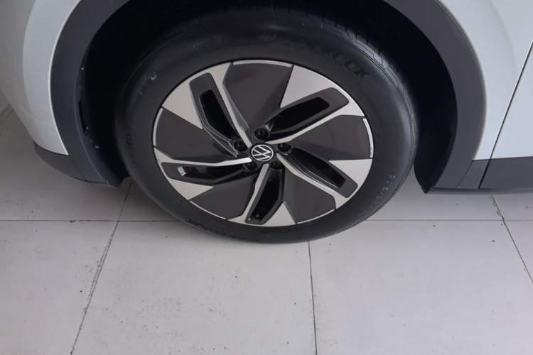 Used Volkswagen ID.4 CROZZ 2022 Standard Range PURE Edition Left Front Wheel Hub