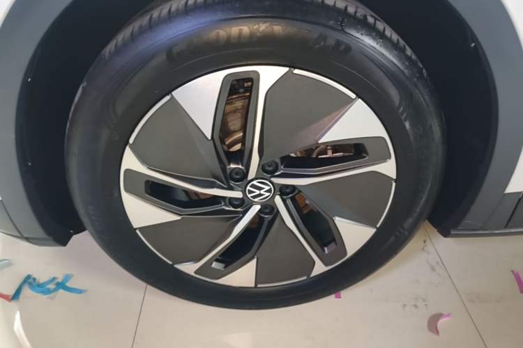 Used Volkswagen ID.4 CROZZ 2022 Standard Range PURE Edition Left Front Wheel Hub