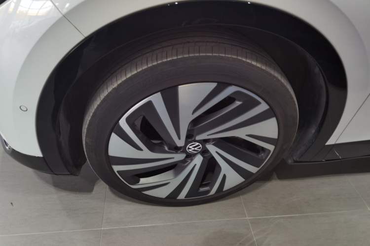 Used Volkswagen ID.4 CROZZ 2022 High-Performance PRIME Edition Left Front Wheel Hub