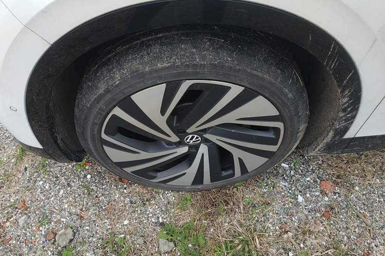 Used Volkswagen ID.4 CROZZ 2022 High-Performance PRIME Edition Left Front Wheel Hub