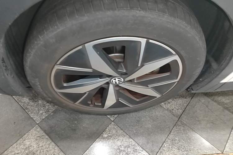 Used Volkswagen ID.4 CROZZ 2022 Long-Range Lite PRO Edition Left Front Wheel Hub