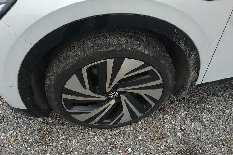 Used Volkswagen ID.4 CROZZ 2022 High-Performance PRIME Edition Left Front Wheel Hub