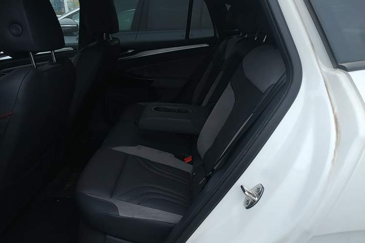 Used Volkswagen ID.4 CROZZ 2022 High-Performance PRIME Edition Left Rear Seat