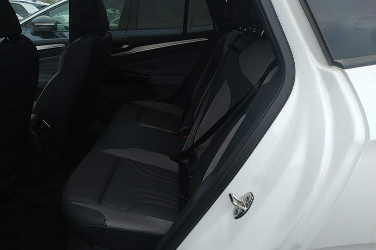 Used Volkswagen ID.4 CROZZ 2022 High-Performance PRIME Edition Left Rear Seat