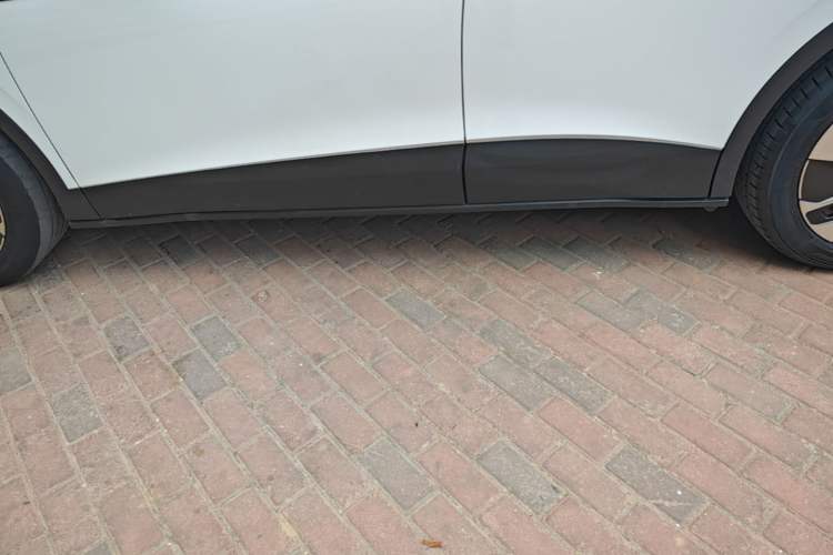 Used Volkswagen ID.4 CROZZ 2022 Standard Range PURE Edition Left Side Sill