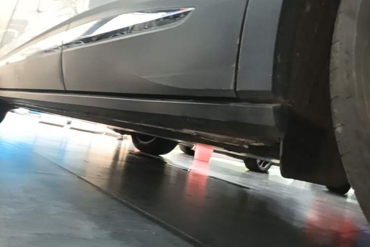 Used Volkswagen ID.4 CROZZ 2022 Long-Range PURE+ Edition Left Side Sill