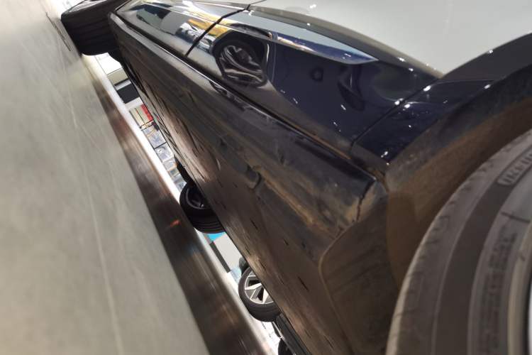 Used Volkswagen ID.4 CROZZ 2022 High-Performance PRIME Edition Left Side Sill