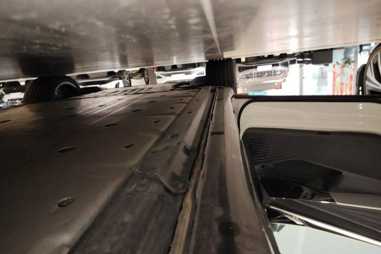 Used Volkswagen ID.4 CROZZ 2022 High-Performance PRIME Edition Left Side Sill