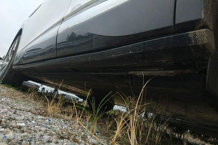 Used Volkswagen ID.4 CROZZ 2022 High-Performance PRIME Edition Left Side Sill