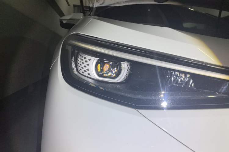 Used Volkswagen ID.4 CROZZ 2022 Long-Range PURE+ Edition Right Front Headlight