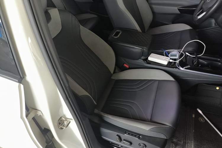 Used Volkswagen ID.4 CROZZ 2022 Long-Range Lite PRO Edition Right Front Seat