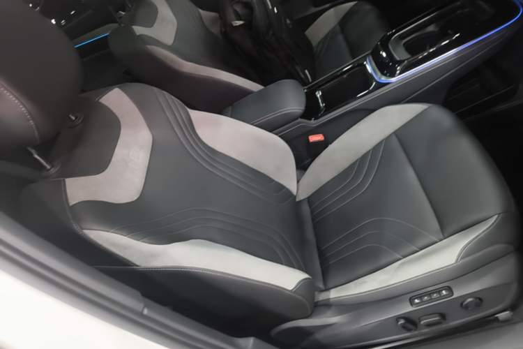 Used Volkswagen ID.4 CROZZ 2022 Long-Range Lite PRO Edition Right Front Seat