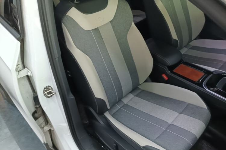 Used Volkswagen ID.4 CROZZ 2022 Long-Range PURE+ Edition Right Front Seat