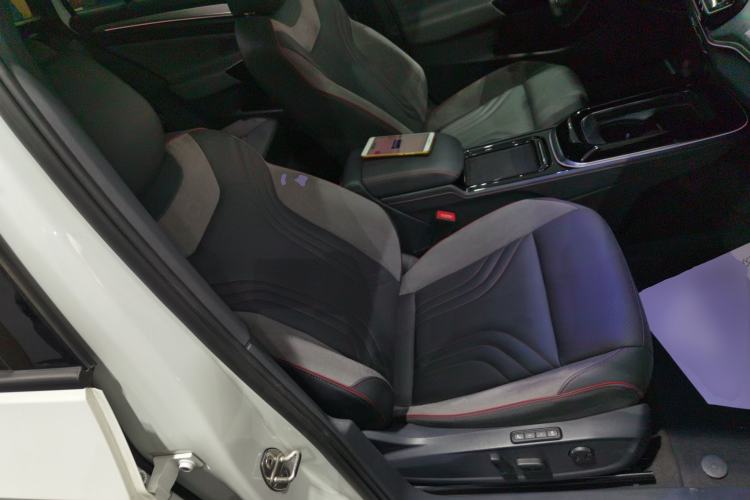 Used Volkswagen ID.4 CROZZ 2022 High-Performance PRIME Edition Right Front Seat
