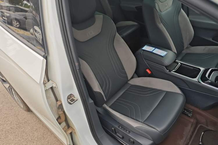 Used Volkswagen ID.4 CROZZ 2022 Long-Range Lite PRO Edition Right Front Seat