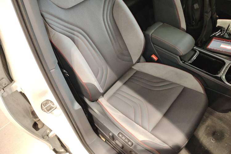 Used Volkswagen ID.4 CROZZ 2022 High-Performance PRIME Edition Right Front Seat