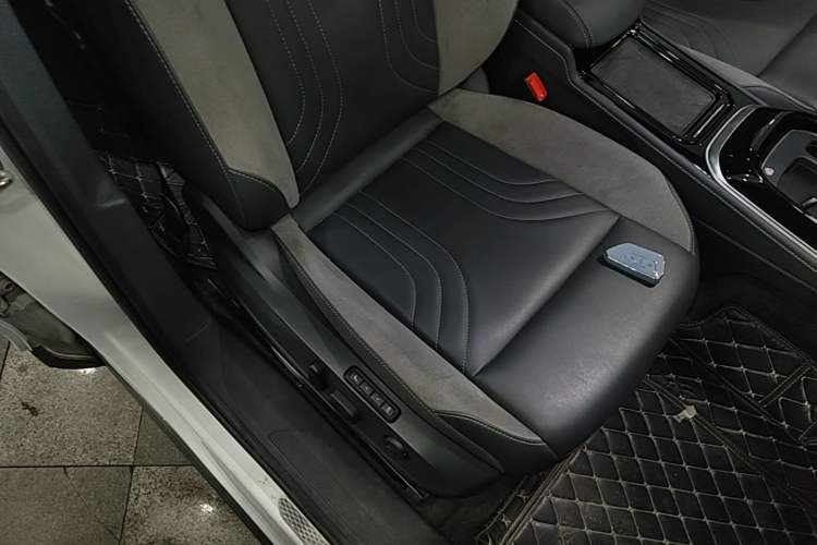 Used Volkswagen ID.4 CROZZ 2022 Long-Range Lite PRO Edition Right Front Seat