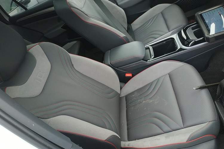 Used Volkswagen ID.4 CROZZ 2022 High-Performance PRIME Edition Right Front Seat