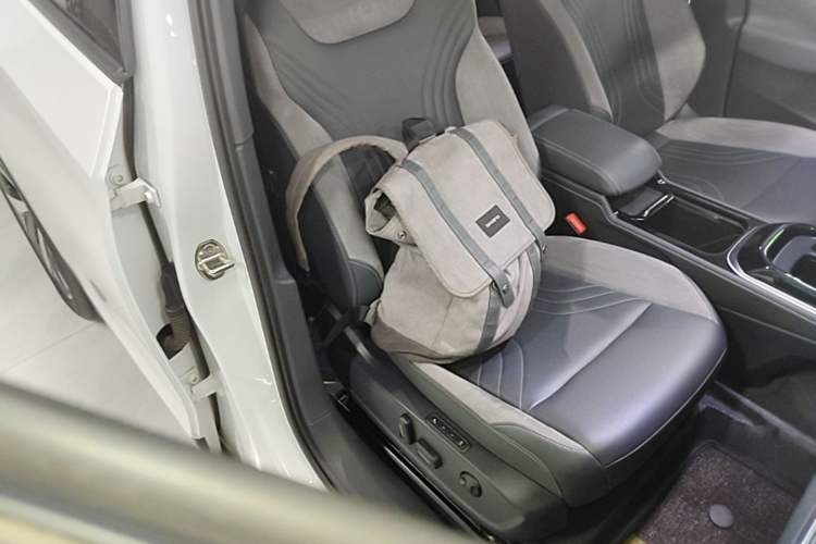 Used Volkswagen ID.4 CROZZ 2022 Long-Range Lite PRO Edition Right Front Seat