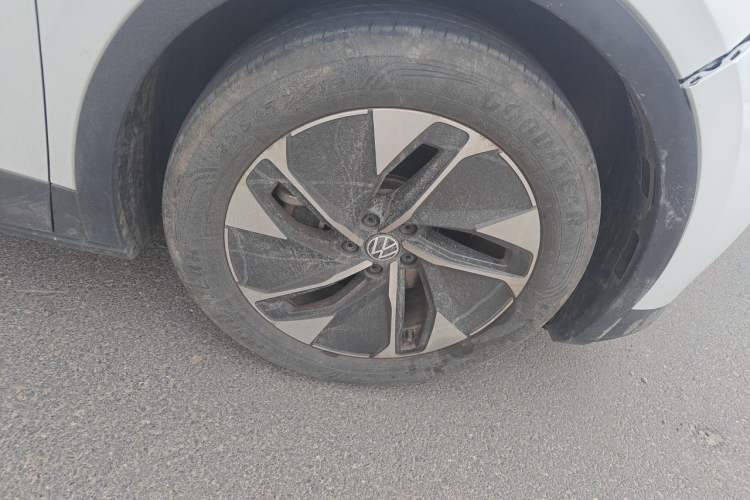 Used Volkswagen ID.4 CROZZ 2022 Standard Range PURE Edition Right Front Wheel Hub