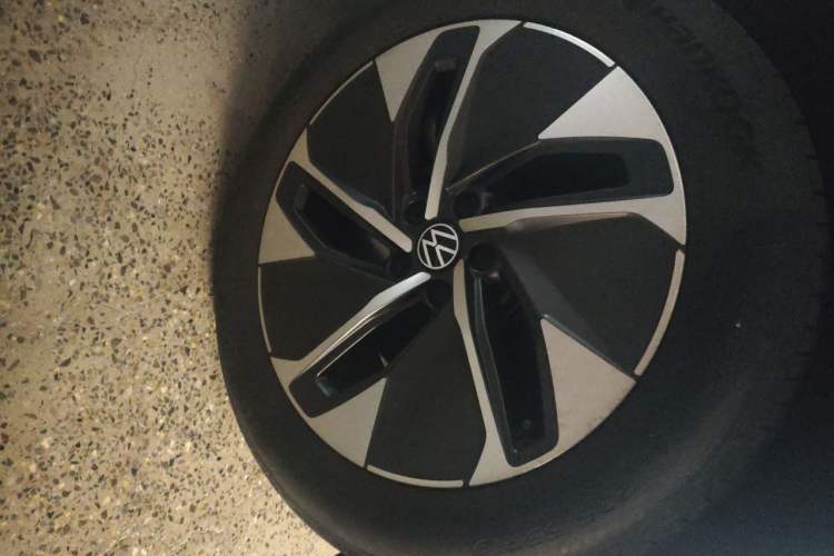 Used Volkswagen ID.4 CROZZ 2022 Pure Edition Limited Edition Right Front Wheel Hub