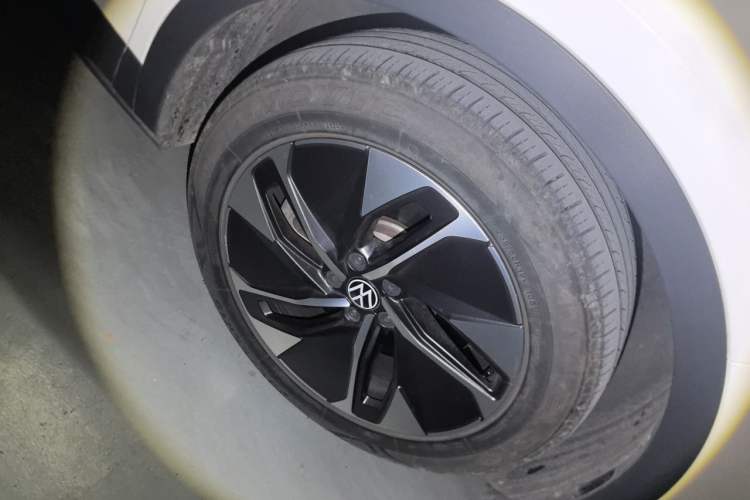 Used Volkswagen ID.4 CROZZ 2022 Long-Range PURE+ Edition Right Front Wheel Hub