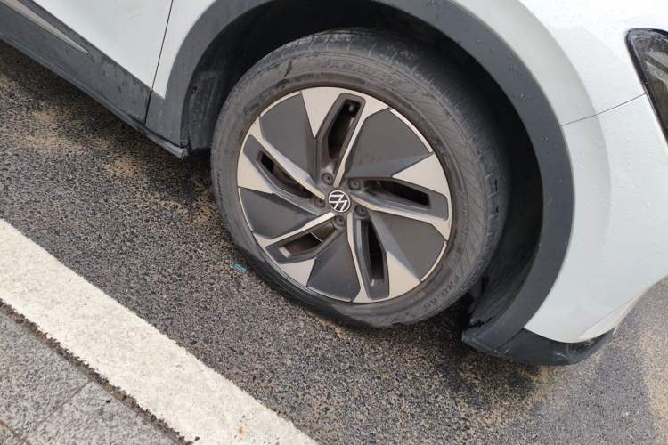 Used Volkswagen ID.4 CROZZ 2022 Long-Range PURE+ Edition Right Front Wheel Hub