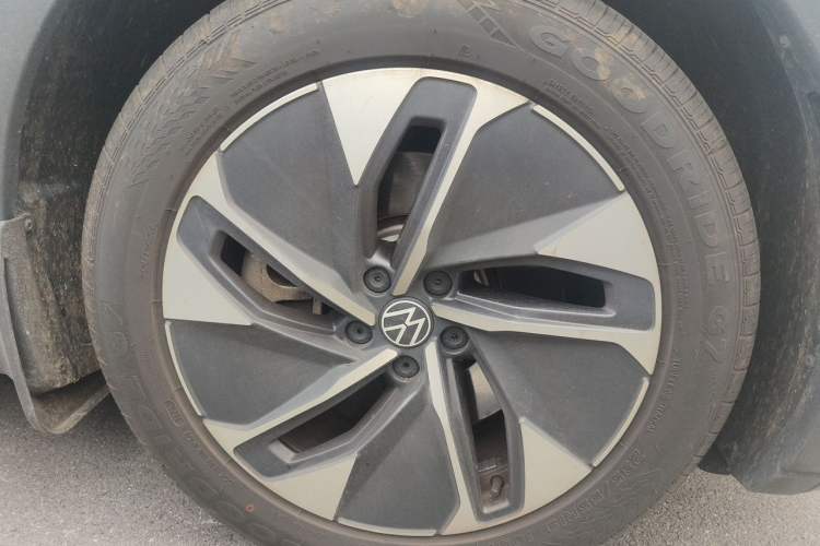 Used Volkswagen ID.4 CROZZ 2022 Long-Range PURE+ Edition Right Front Wheel Hub