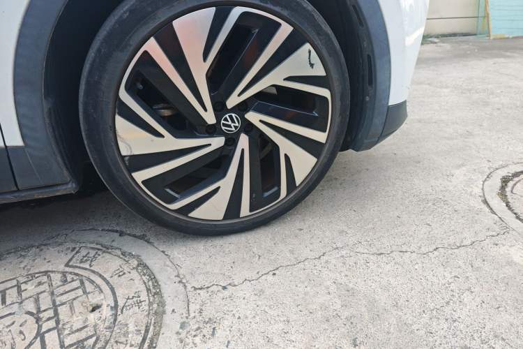 Used Volkswagen ID.4 CROZZ 2022 Pure Edition Limited Edition Right Front Wheel Hub